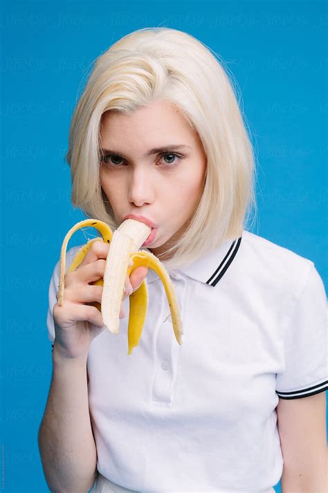 Horny Big Titted Girl Uses Banana As A Dildo